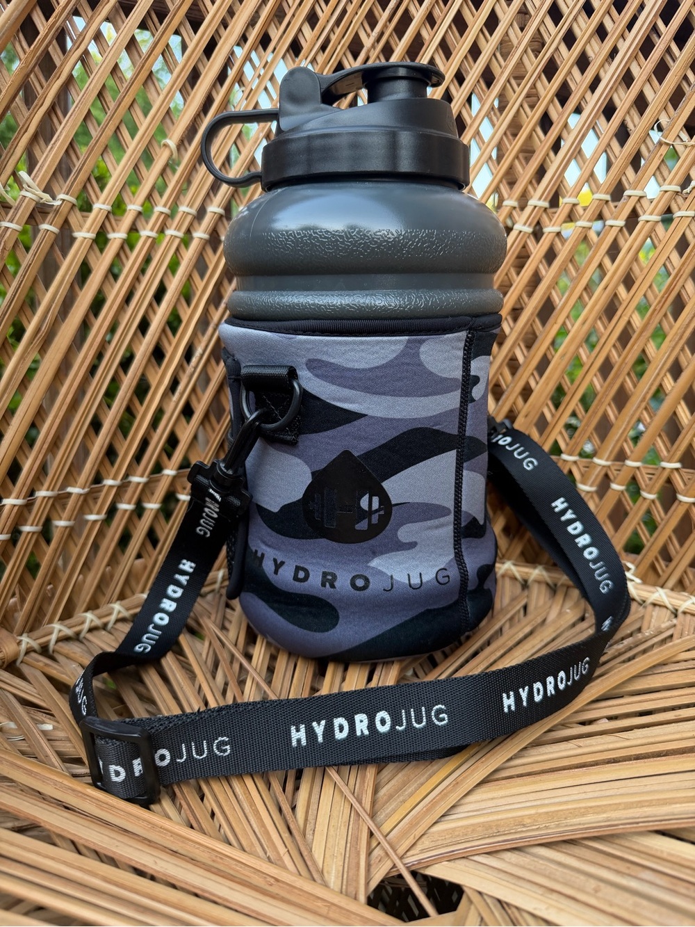 Hydrojug half gallon water bottle jug with carrier